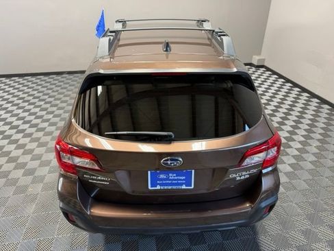 Used 2019 Subaru Outback 3.6R Limited AWD/4WD image 12