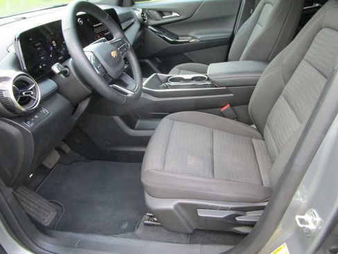 Used 2025 Chevrolet Equinox LT FWD image 22