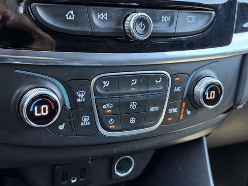 Used 2023 Chevrolet Traverse LT FWD image 30
