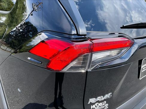 Used 2025 Toyota RAV4 XLE AWD/4WD image 29
