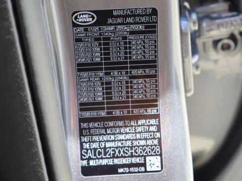 Used 2025 Land Rover Discovery Sport Dynamic SE AWD/4WD image 35