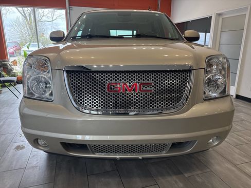 Used 2012 GMC Yukon Denali image 2