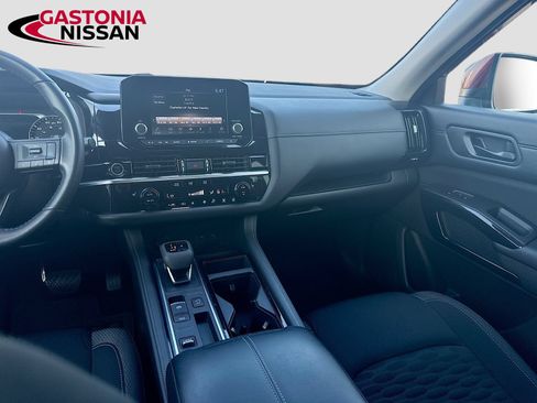 Used 2024 Nissan Pathfinder SV FWD image 31