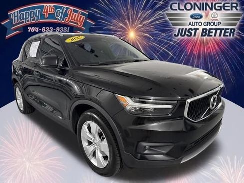 Used 2022 Volvo XC40 T5 Momentum AWD/4WD image 1