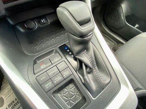 Used 2019 Toyota RAV4 LE w/ All Weather Liner Package AWD/4WD image 23