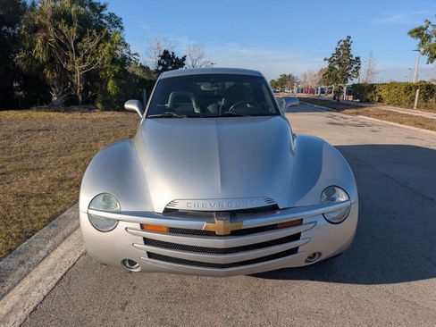 Used 2004 Chevrolet SSR w/ Preferred Equipment Group image 3