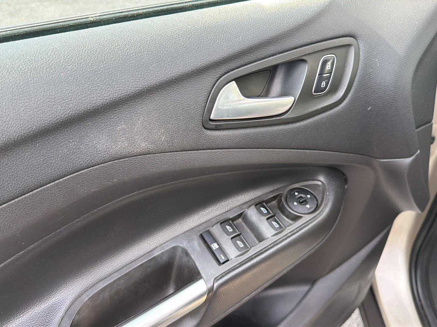 Used 2018 Ford Escape SE FWD image 6