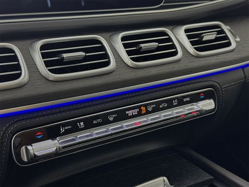 New 2026 Mercedes-Benz GLS 580 4MATIC image 17