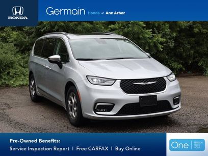 Used 2023 Chrysler Pacifica Limited