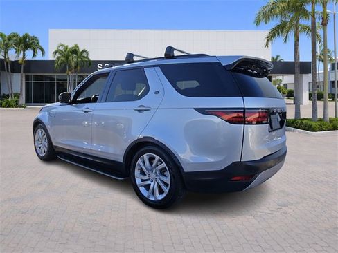 Used 2023 Land Rover Discovery S image 5