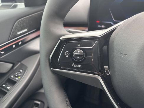 Used 2025 BMW i5 eDrive40i w/ Premium Package image 10