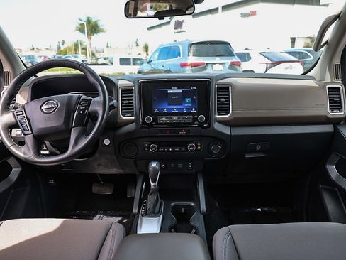 Used 2022 Nissan Frontier SV RWD image 2