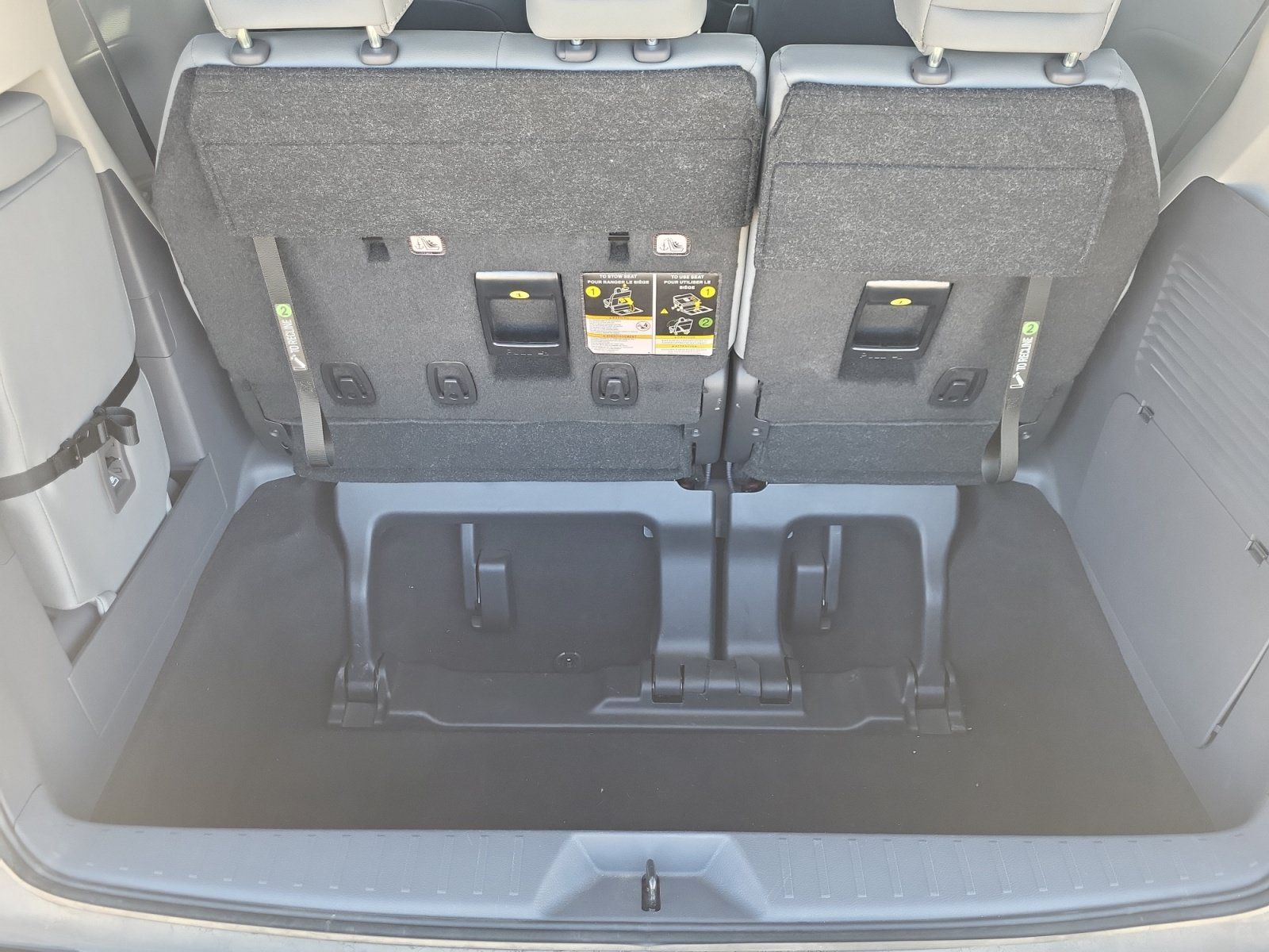 Certified 2023 Toyota Sienna XLE FWD image 34