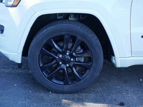 Used 2019 Jeep Grand Cherokee Altitude AWD/4WD image 6