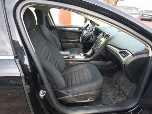 Used 2018 Ford Fusion SE w/ Fusion SE Technology Package image 17