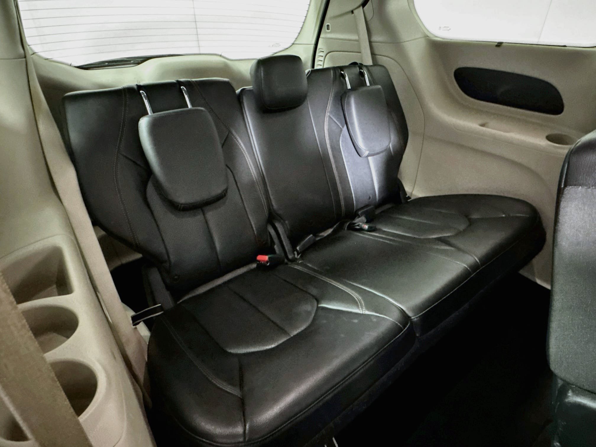 Used 2020 Chrysler Pacifica Touring-L FWD image 25