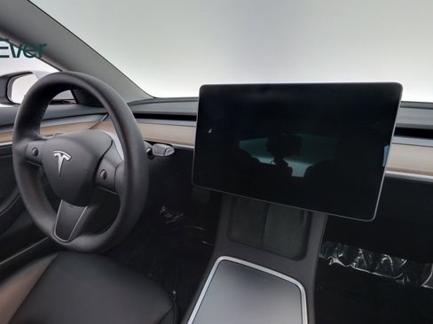 Used 2023 Tesla Model 3 Standard Range image 22