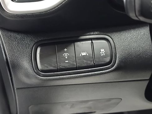 Used 2022 Hyundai Venue SEL FWD image 12