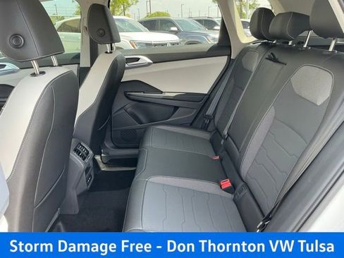 New 2026 Volkswagen Taos SE FWD image 13