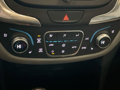 Used 2018 Chevrolet Equinox Premier image 19