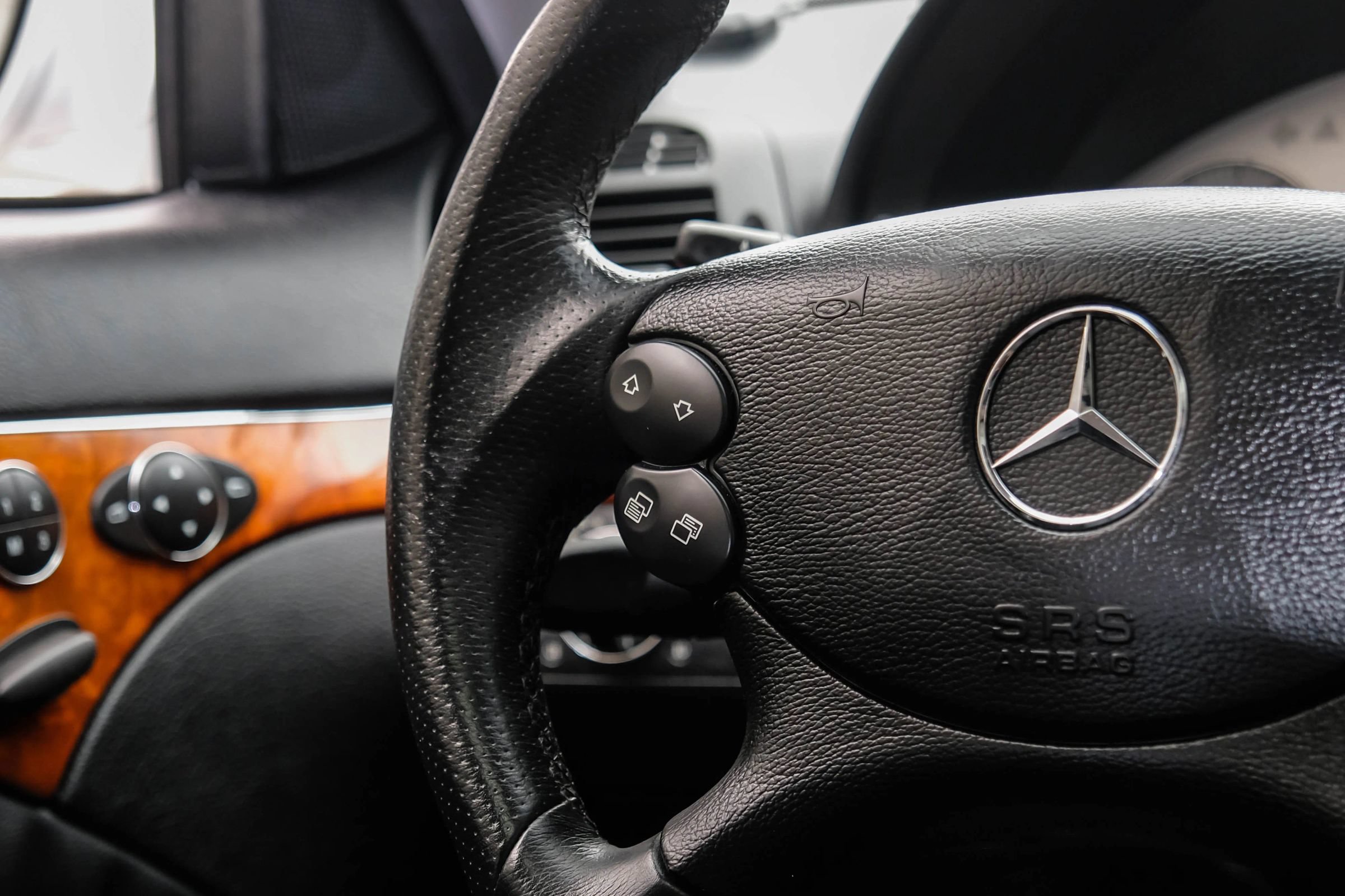 Used 2009 Mercedes-Benz E 550 Sedan image 18