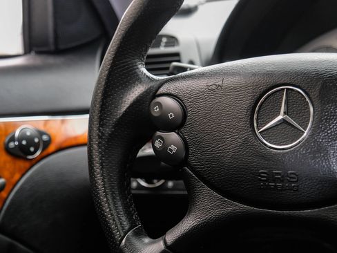 Used 2009 Mercedes-Benz E 550 Sedan image 18