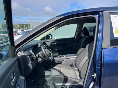 Used 2025 Nissan Rogue SV AWD/4WD image 29