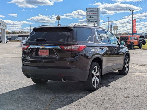 Used 2021 Chevrolet Traverse LT w/ LT Premium Package image 8