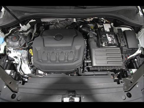 Certified 2024 Volkswagen Tiguan SE R-Line AWD/4WD image 20