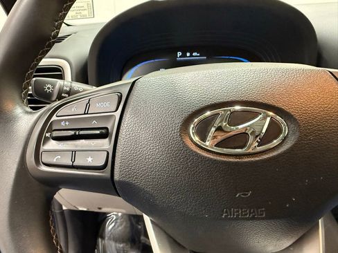Used 2023 Hyundai Venue SEL image 28
