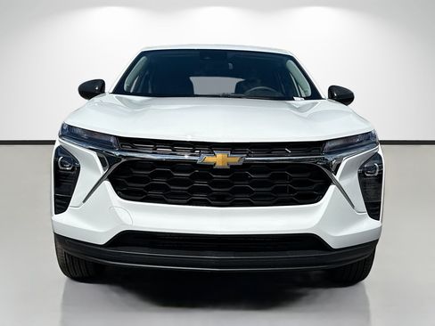 Used 2026 Chevrolet Trax LS FWD image 8