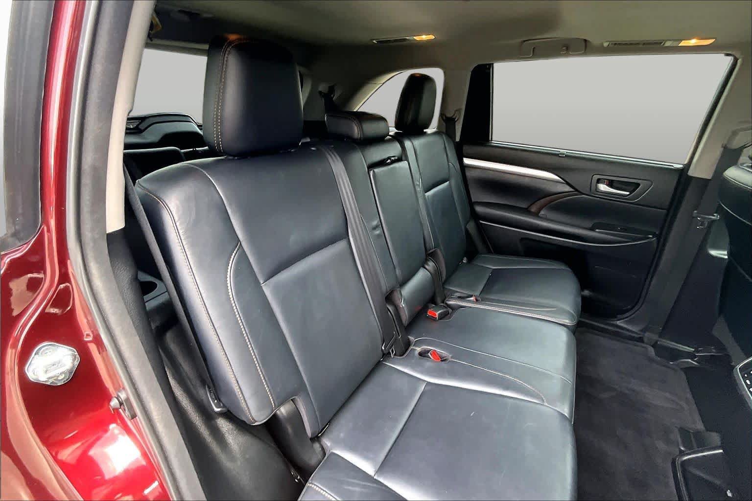 Used 2017 Toyota Highlander XLE FWD image 19