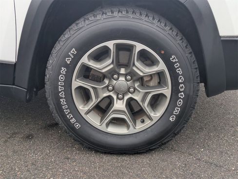 Used 2020 Jeep Cherokee Trailhawk w/ Cold Weather Group image 11