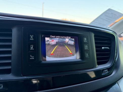 Used 2017 Chrysler Pacifica LX image 33