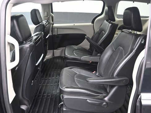 Used 2018 Chrysler Pacifica Limited w/ Advanced Safetytec Group image 28