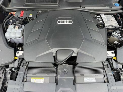 Used 2021 Audi Q8 Prestige w/ Prestige Package image 9