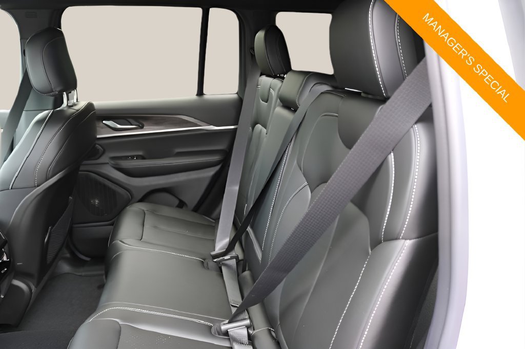 New 2026 Jeep Grand Cherokee Limited RWD image 14