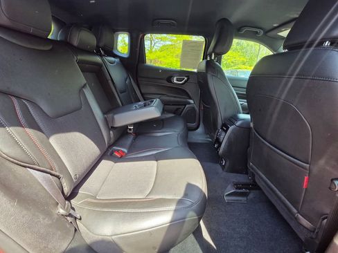 Used 2025 Jeep Compass Trailhawk AWD/4WD image 29