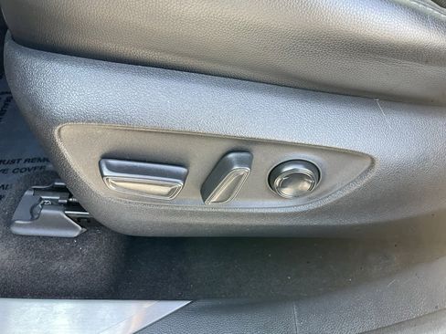 Used 2023 Toyota Highlander Limited image 11