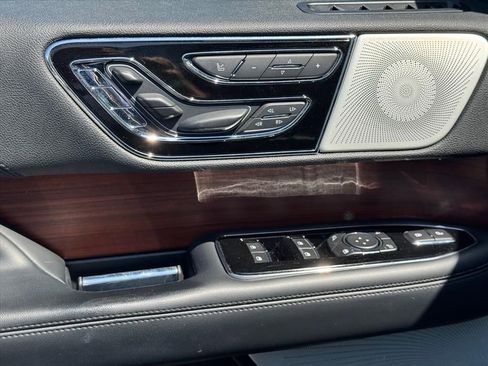 Used 2021 Lincoln Navigator Reserve image 19