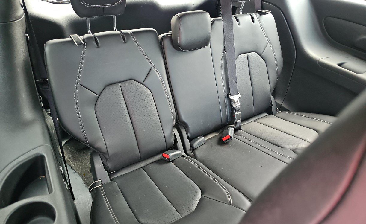 Used 2025 Chrysler Pacifica Select FWD image 10