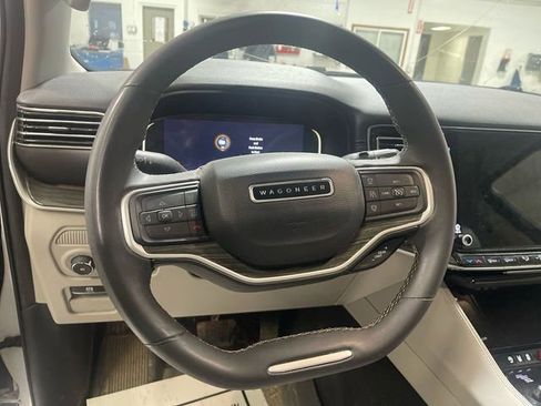 Used 2022 Jeep Wagoneer Series III AWD/4WD image 10
