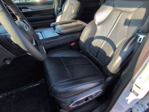 Used 2024 Jeep Wagoneer Series II w/ Flexible Seating Group image 15