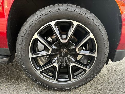 Used 2021 Chevrolet Suburban RST w/ Luxury Package image 9