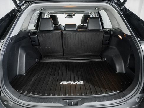 Used 2020 Toyota RAV4 XLE Premium image 9