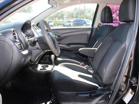 Used 2015 Nissan Versa SV image 5