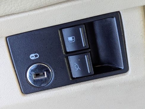 Used 2008 Volkswagen Beetle SE image 22