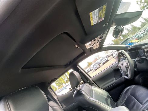 Used 2020 Toyota Tacoma TRD Off-Road w/ TRD Premium Off Road Package image 24