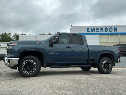 Used 2025 Chevrolet Silverado 2500 LT w/ Safety Package AWD/4WD image 3