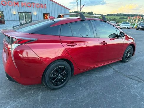 Used 2017 Toyota Prius Three w/ Carpet Mat Package FWD image 8
